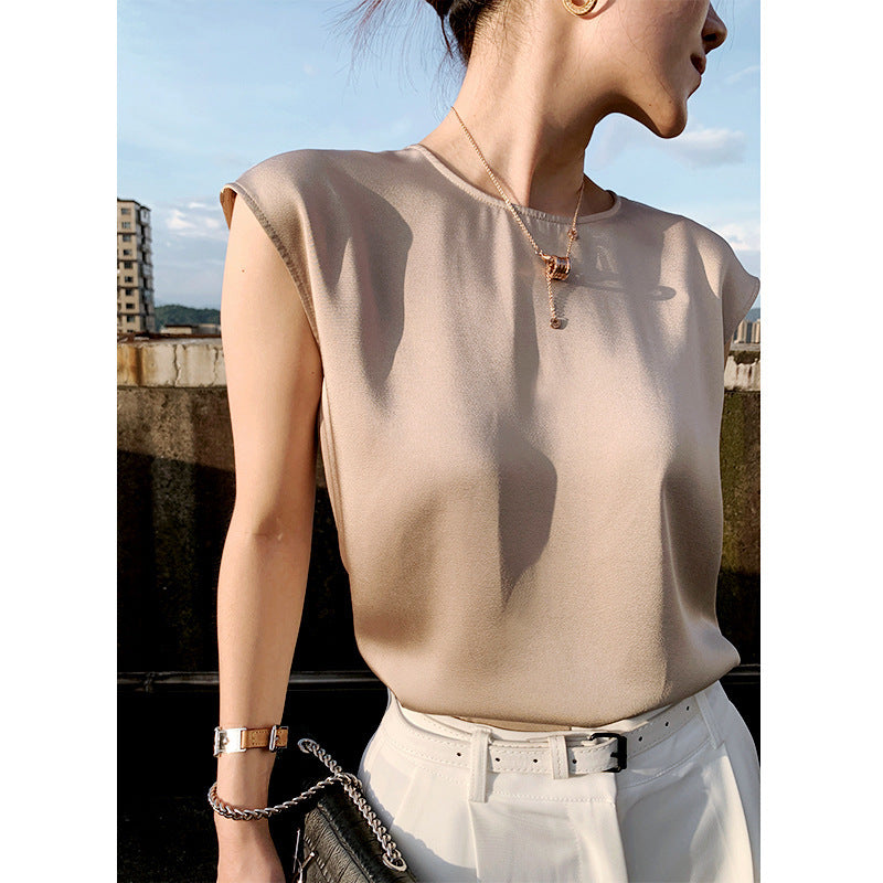 Clara Brooks – Weißes Satin-Camisole – ärmelloses Sommertop mit Spaghettiträgern