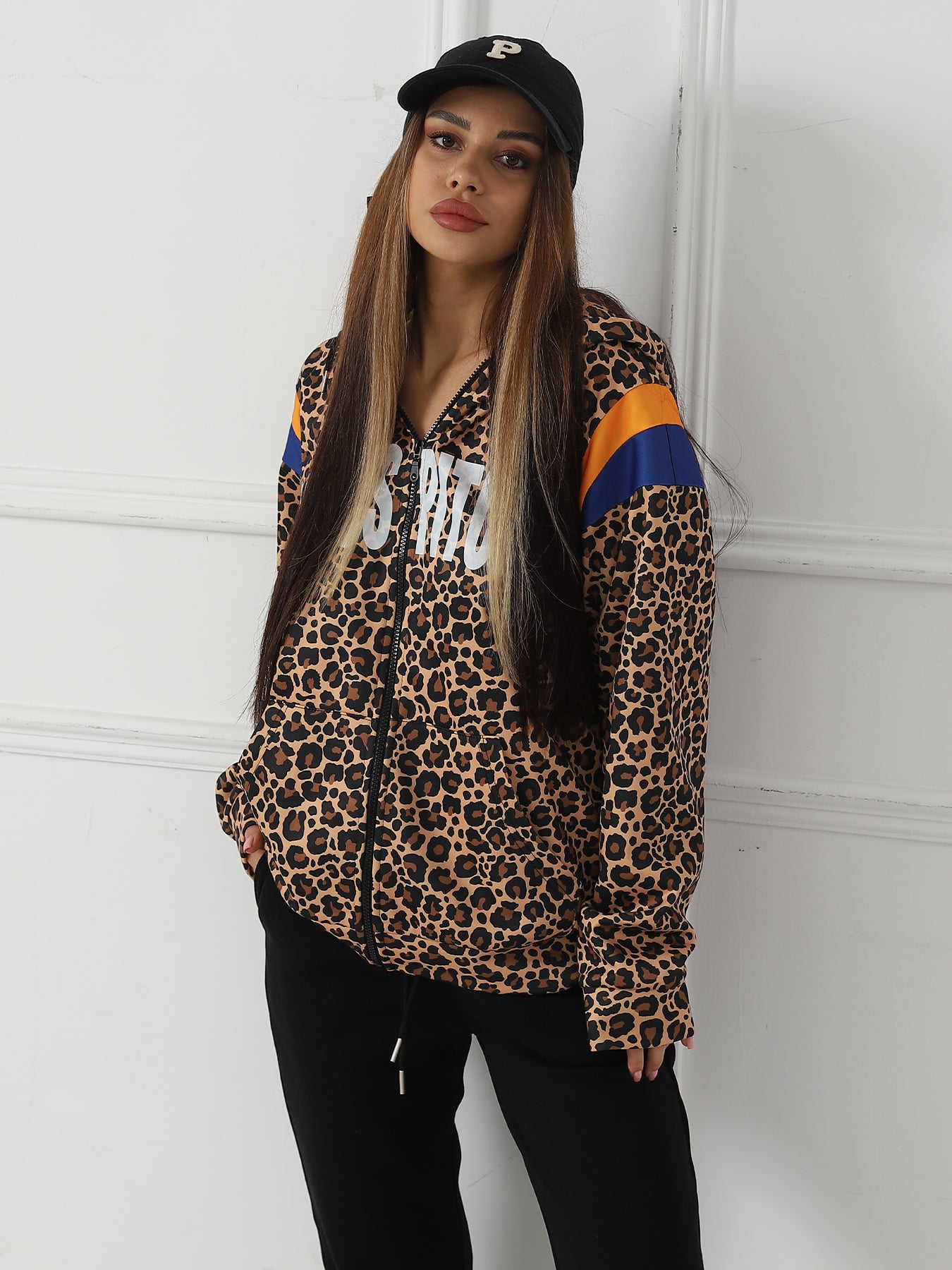 Iris Belle Women's Leopard Print Long Sleeved Sweatshirt - Trendy Casual Wear